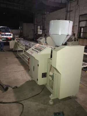 Extrudeuse automatique de filaments PVC à haute productivité et machine d'extrusion de filaments plastiques